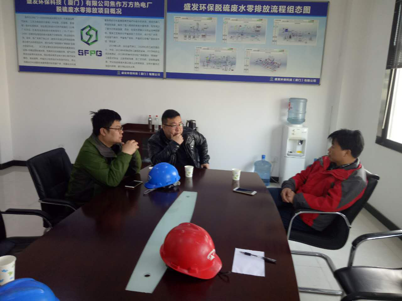 中電投上海成套電器設(shè)計(jì)院劉主任到焦作萬方項(xiàng)目部做技術(shù)交流與合作。